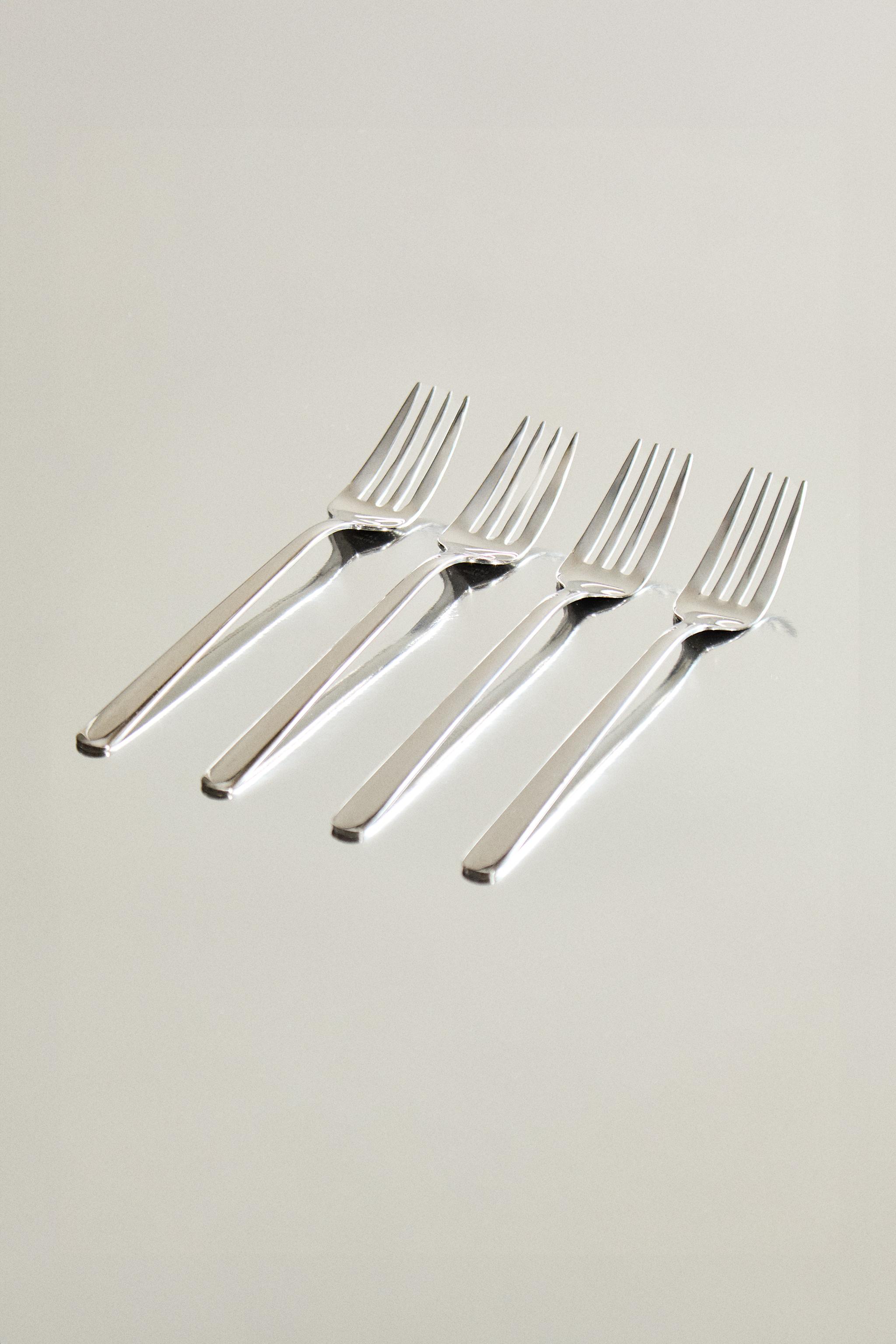 LOT DE FOURCHETTES EN ACIER BRILLANT (LOT DE 4)